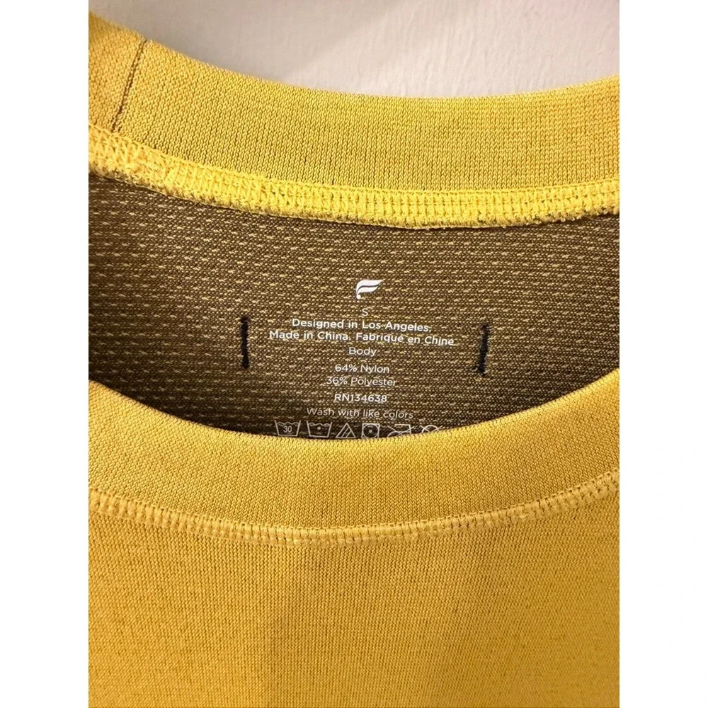 Fabletics Training Day Tee Mens Small Yellow Short Sleeve Athletic Shirt NEW